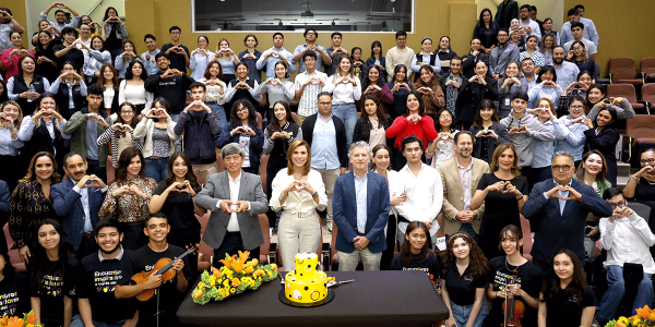 Entregan Becas “Con el Corazón por Delante” para estudiantes de CETYS